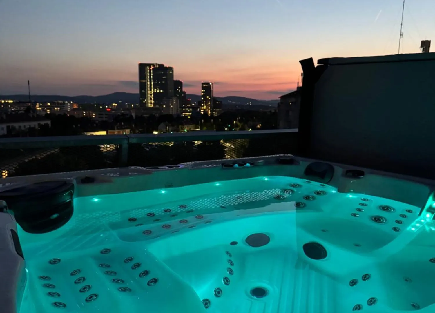 Luxus Penthouse Mit Wellness-Oase Und Panoramaausblick Ueber Wien Sued